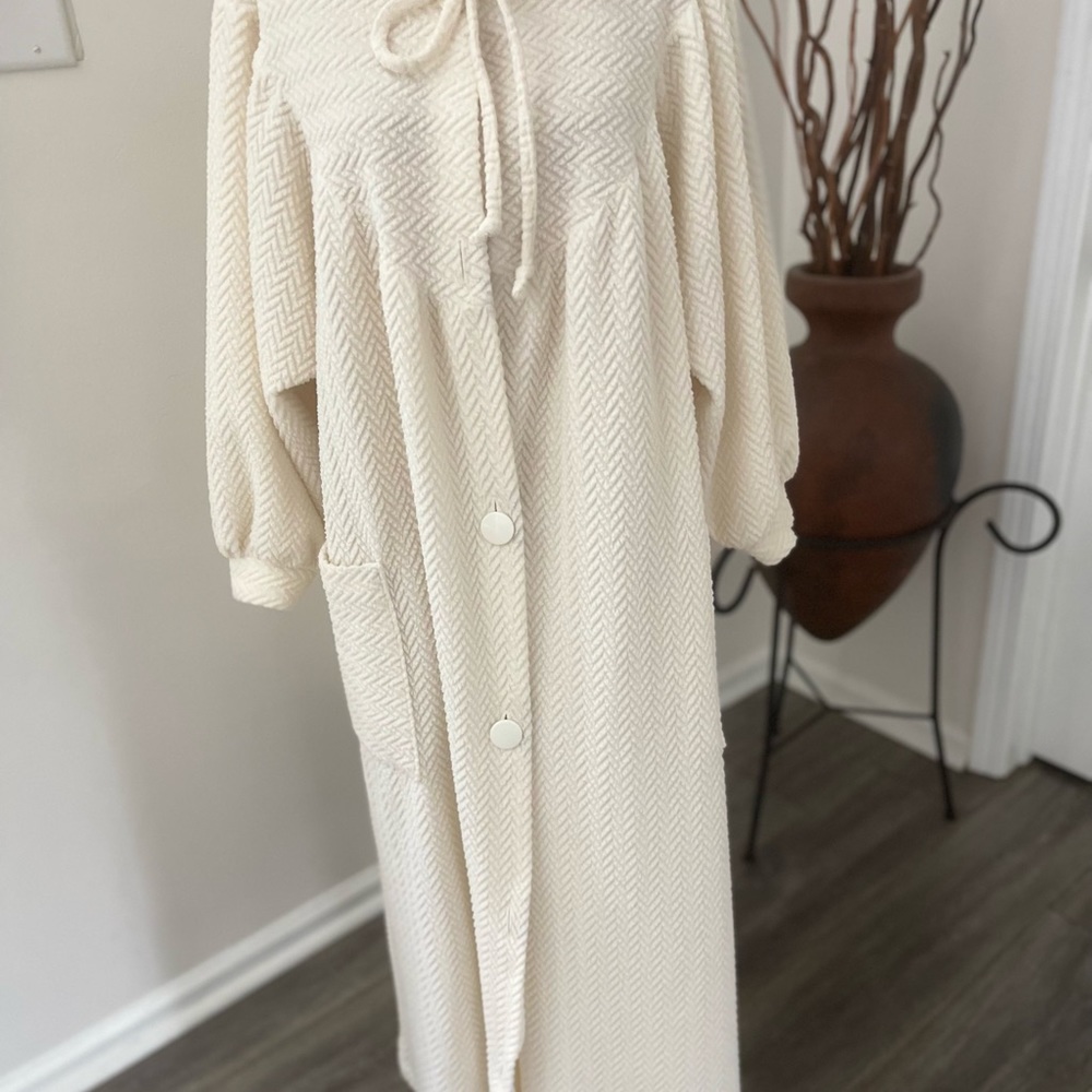 Vintage 1960’s Granny Chic Cream Waffle Lounger House Coat Robe